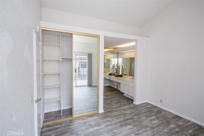 Building Photo - 29 Blue Oak