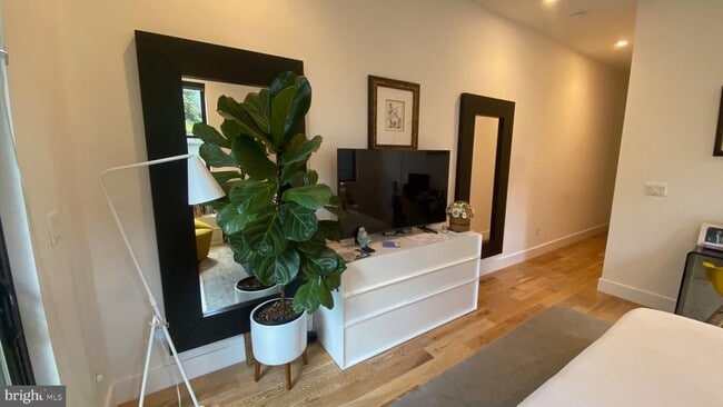 Building Photo - 1526 6th St NW