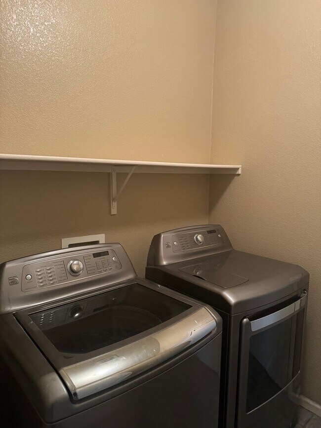 Building Photo - 5415 W Buffalo St