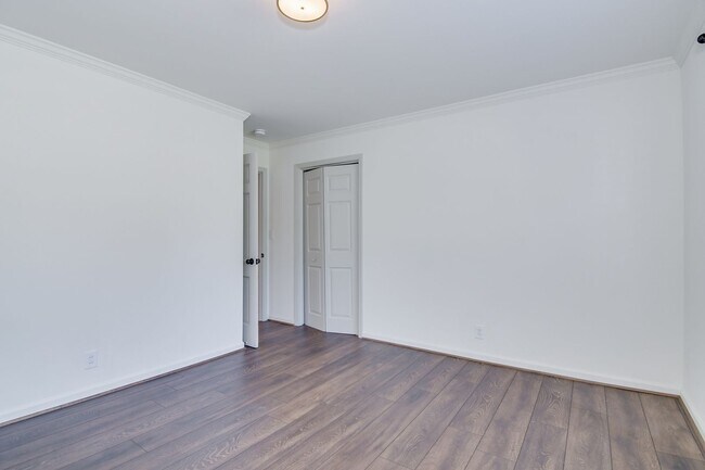 Building Photo - Southern Charm Brick Ranch Home