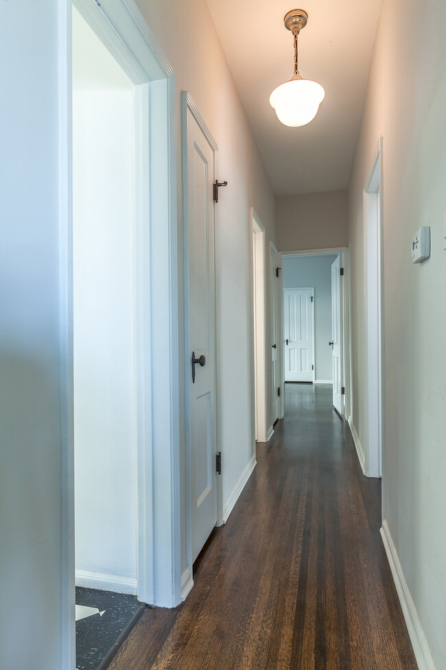 HALLWAY - 1244 S La Jolla Ave