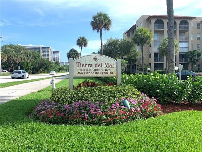 Building Photo - 950 Ponce De Leon Rd
