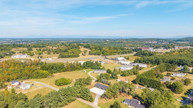 Building Photo - 45 Savage Dr