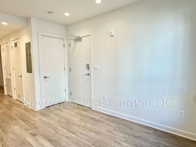 Building Photo - 1460 Belmont St NW