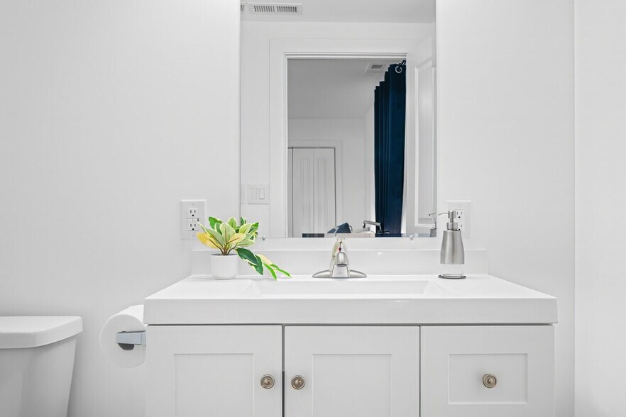 Building Photo - 1019 Central Ave