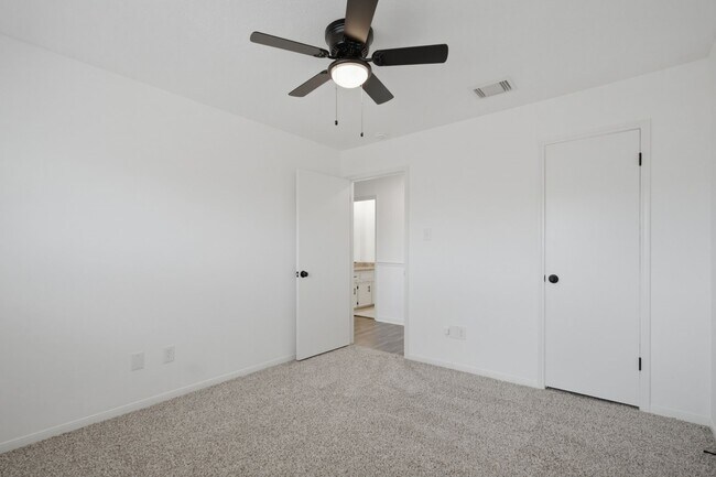 Building Photo - 66 T Huxley Ln