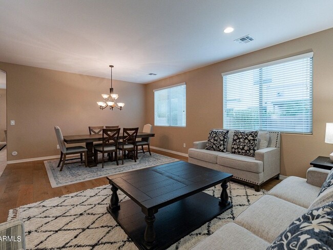 Building Photo - 4 Bedroom Single Family Home in Chandler
