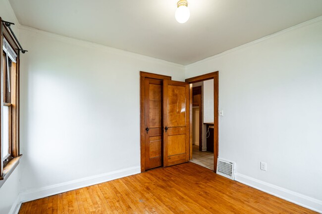 Building Photo - 3 Bedroom Single Family Home in West Allis