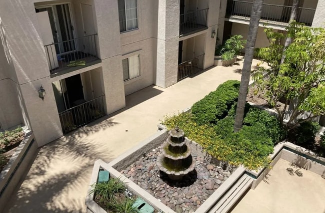 Building Photo - 3078 Broadway