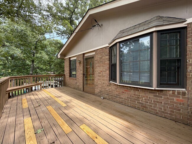 Building Photo - Large 4/2 with finished basement/bonus room- $1,895