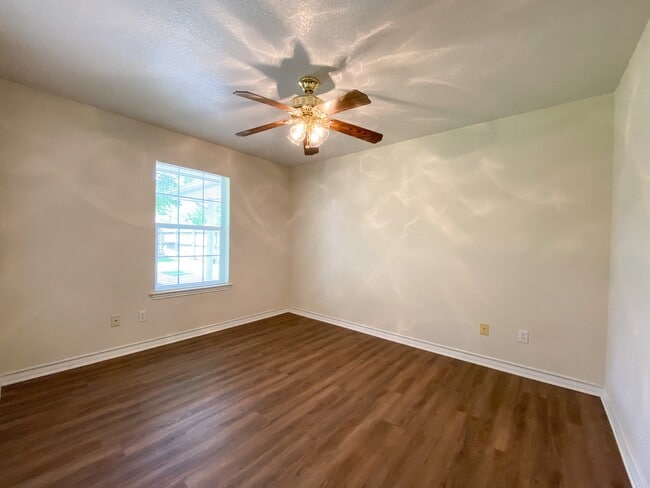 Building Photo - 1663 Lantana Cir