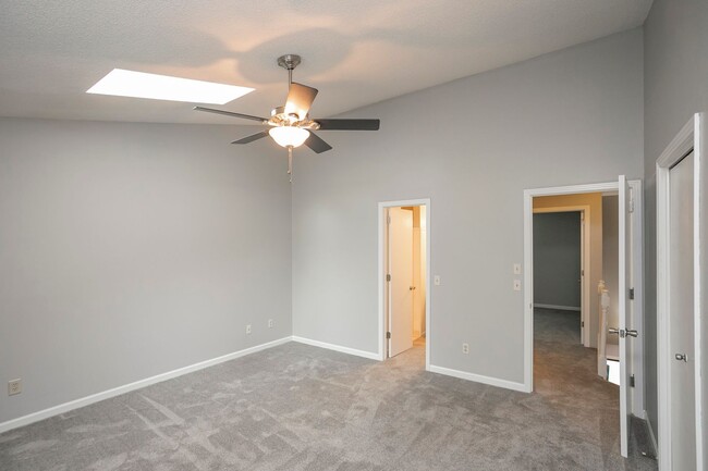 Building Photo - 127 Lakebrink Dr