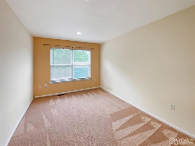 Building Photo - 48 Berkshire Way