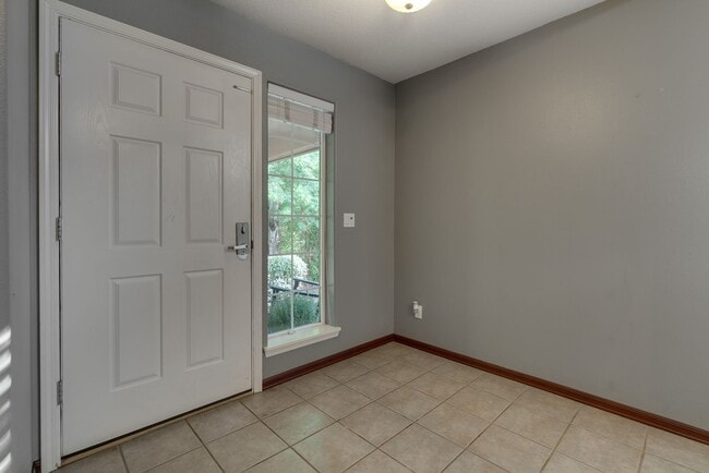 Building Photo - Spacious 4BR / 3BA Home in Desirable Bethany Area