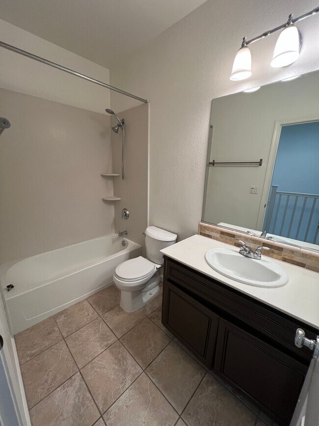Building Photo - $4295-Beautiful Tri-level 3 Bed/2.5 Ba Townhome in Hampton Park/North San Jose