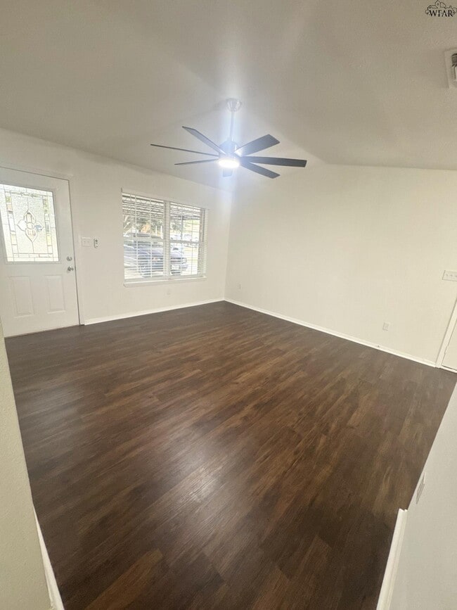 Building Photo - 4318 Hillsboro