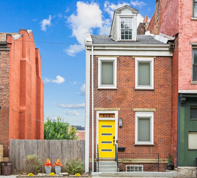 Building Photo - 419 E Carson St