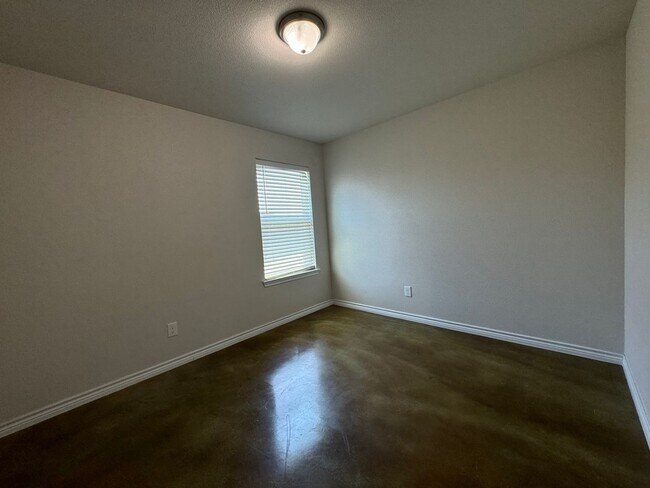 Building Photo - 108 Lowes Blvd