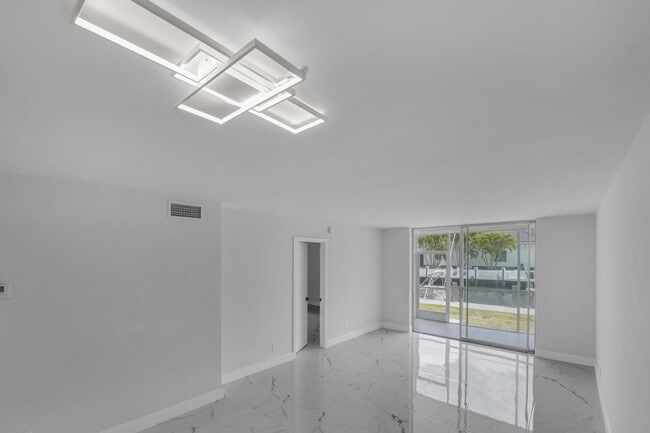 Building Photo - 750 NE Spanish River Blvd