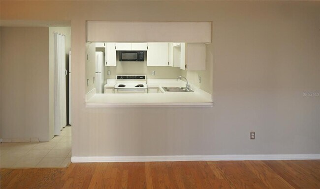 Building Photo - 603 S Melville Ave