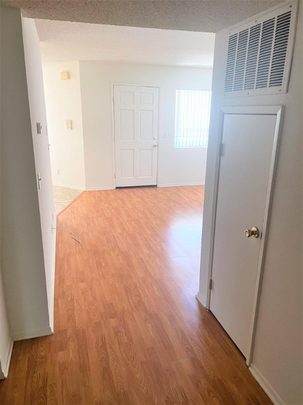 Building Photo - 503 S Adams St