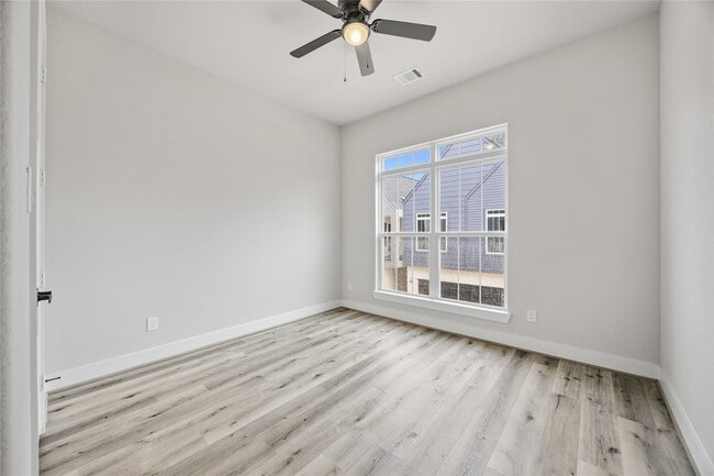 Building Photo - 6112 De Campo St