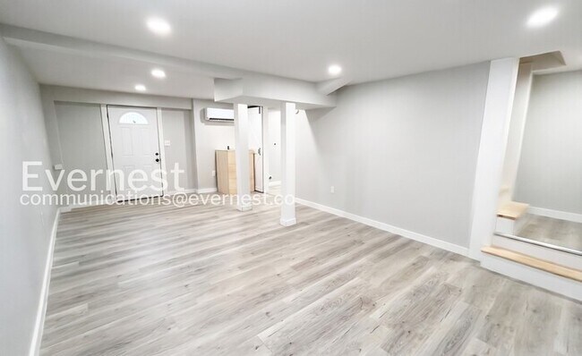 Building Photo - 306 Red Oak Dr