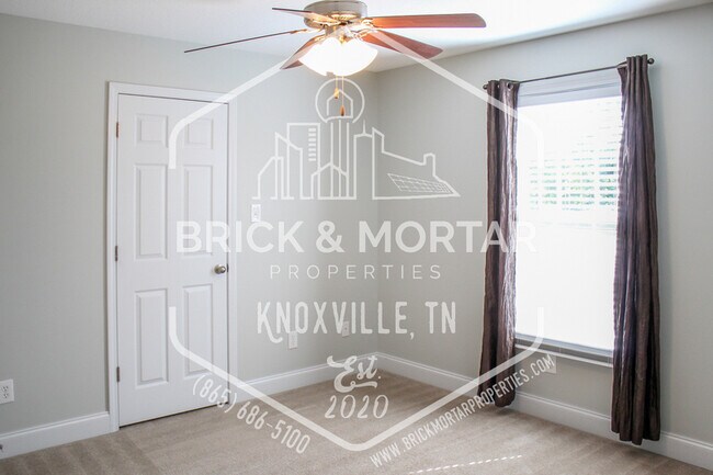 Building Photo - 5722 Rhyne Cove Ln