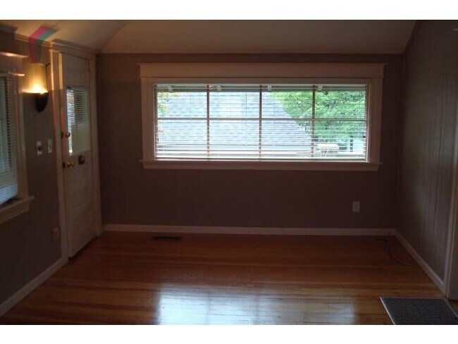 Building Photo - 3240 Pine Lake Rd