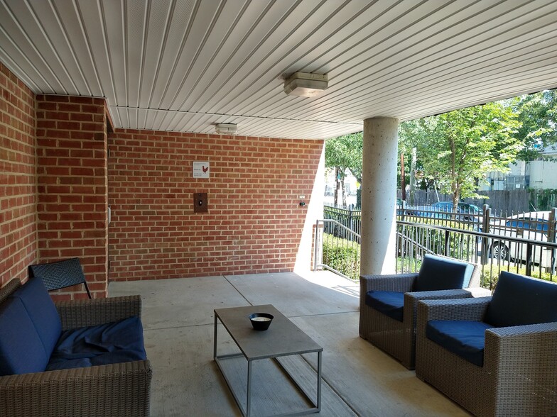 Building Photo - 5414 1st Pl NW