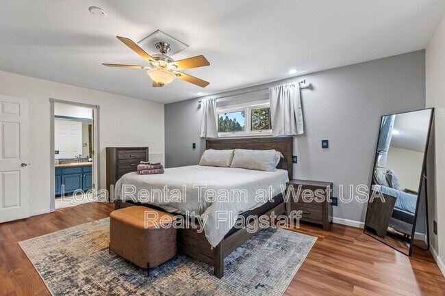 Building Photo - 1720 N Doral Way