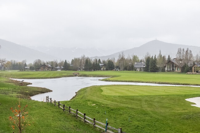 Building Photo - 127 Yonex Ct