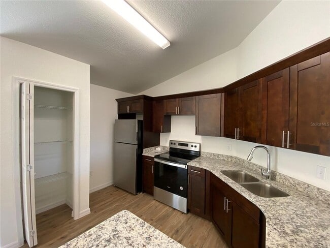 Building Photo - 2731 SW 137th Pl