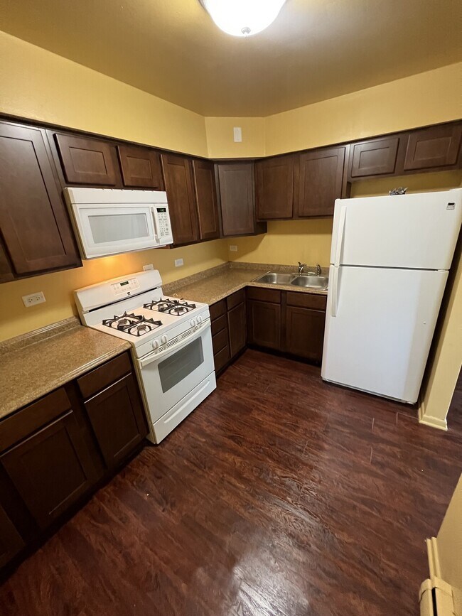 Building Photo - 8845 Cottage Grove