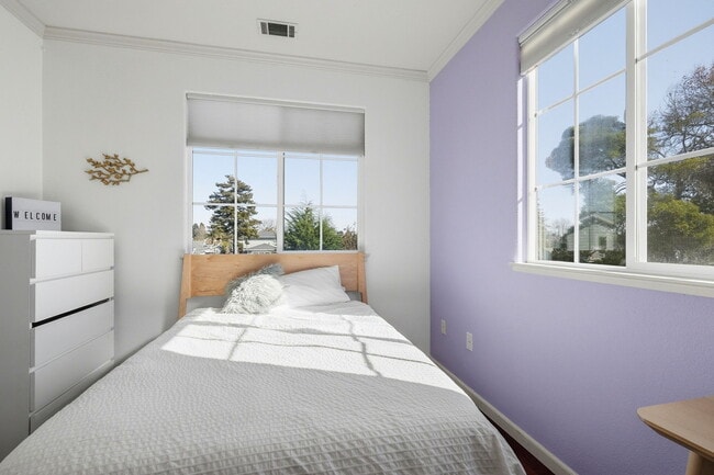 Building Photo - 820 Almar Ave