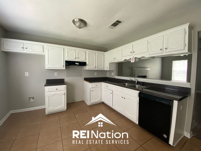 Building Photo - MILLINGTON STUNNER! 3BR/2BA | Vaulted Ceilings & Vinyl Plank Floors | Fenced Yard!