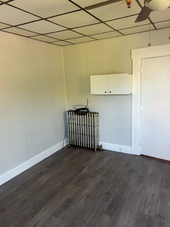 Building Photo - Studio Apartment for Rent – Utilities Included!