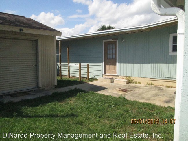 Building Photo - 66 Lucky Dr Front