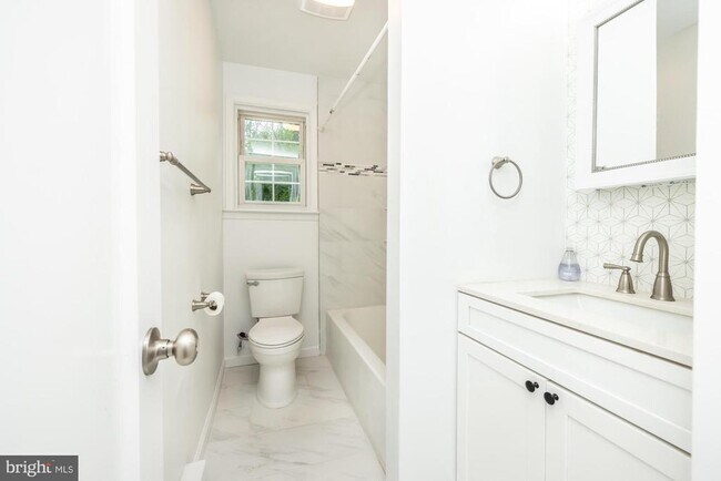 Building Photo - 405 Edgewood Ave