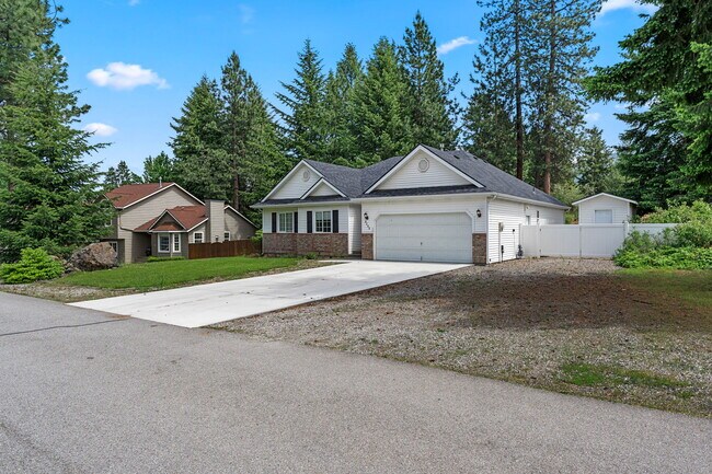 Building Photo - 8290 N Uplands Dr