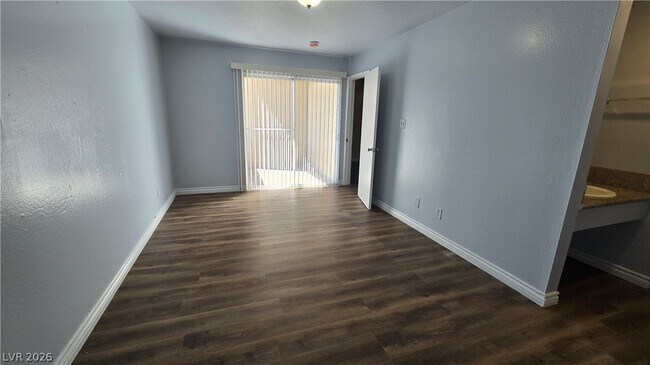 Building Photo - 716 N 11th St