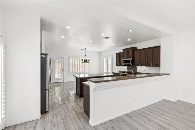Building Photo - Coming Soon: 3 Bd, 3 Bth, Entertainer's Ki...