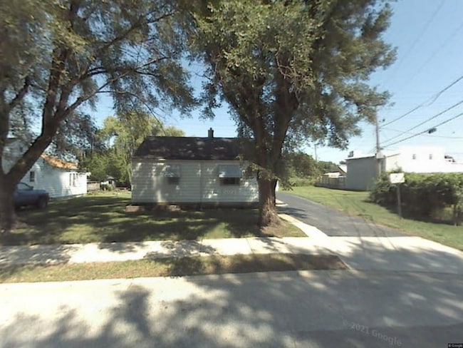 Building Photo - 885 Campbell Ave