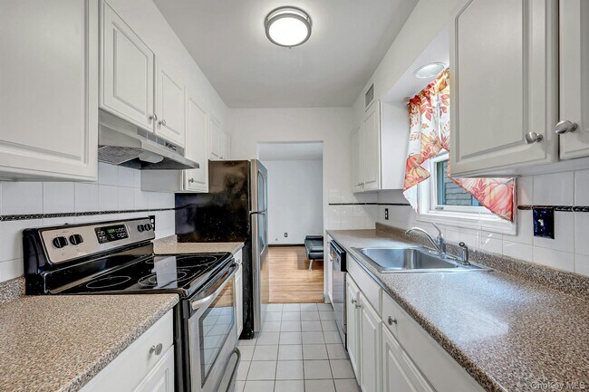 Building Photo - 417 City Island Ave