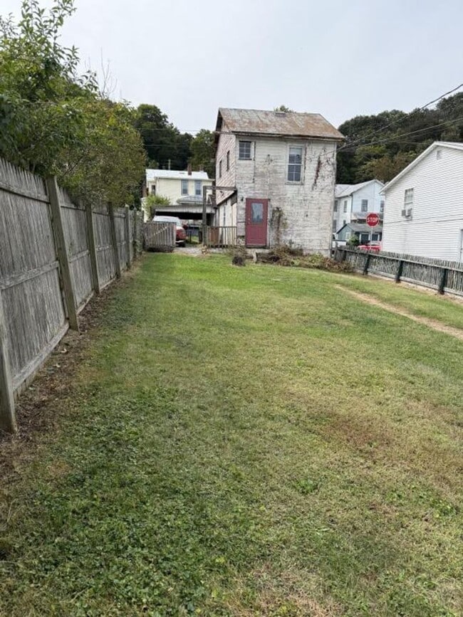 Building Photo - COMING SOON! 3 Bedroom in Newport, PA!