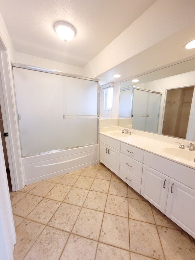 Building Photo - AVAILABLE | Hawaii Kai: 3 Bedroom,2.5 Bathroom Townhome w/AC & Attached Garage |  | Features: In ...