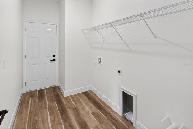 Building Photo - 1852 W Quaker Ln