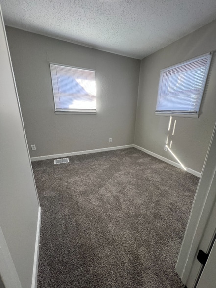 Building Photo - 108 E Cleveland St