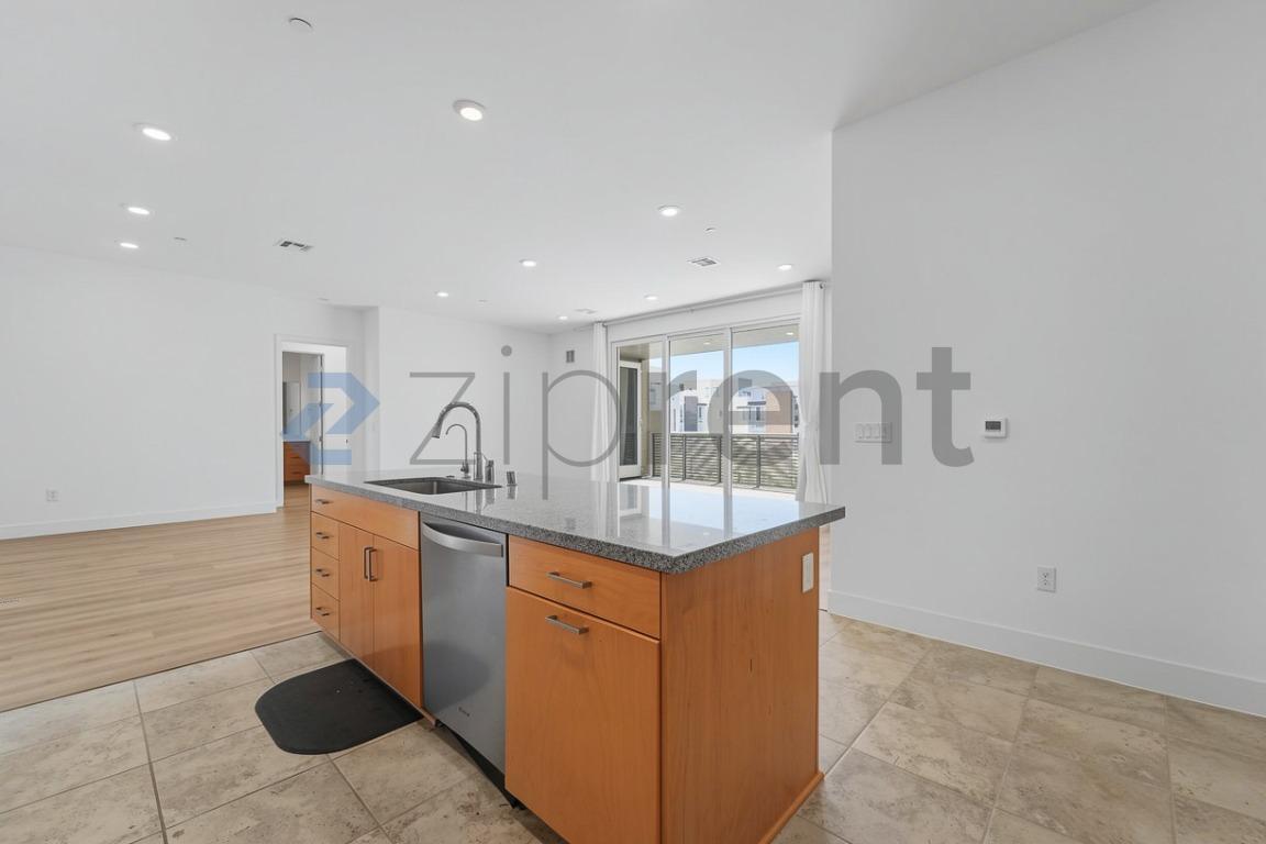 Building Photo - Unit 407