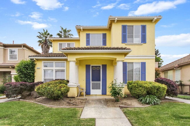 Building Photo - Live in West Davis for Less — Spacious Home, Unbeatable Location, Long-Term Lease Welcome